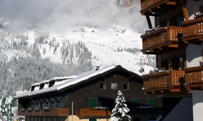 Posta Zirm Hotel, Corvara
