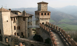 Vigoleno, il borgo-castello da fiaba in Emilia Romagna 