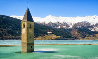 Il campanile fluttuante nel Lago di Resia