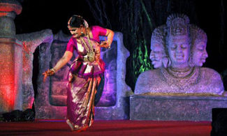 Mumbai, danze e colori sull'isola di Elephanta 