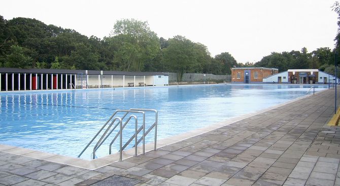 Fai un tuffo in una delle piscine all'aperto più grandi d'Europa