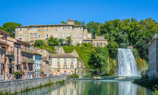 Isola del Liri, una cascata in pieno centro storico