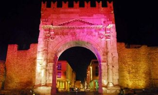 mura illuminate notte rosa