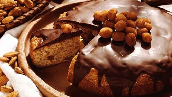 Torta di patate con mandorle e cioccolato