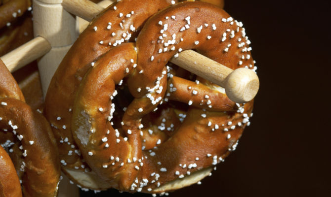 brezel bretzel pretzel pane tirolo germania austria alto adige