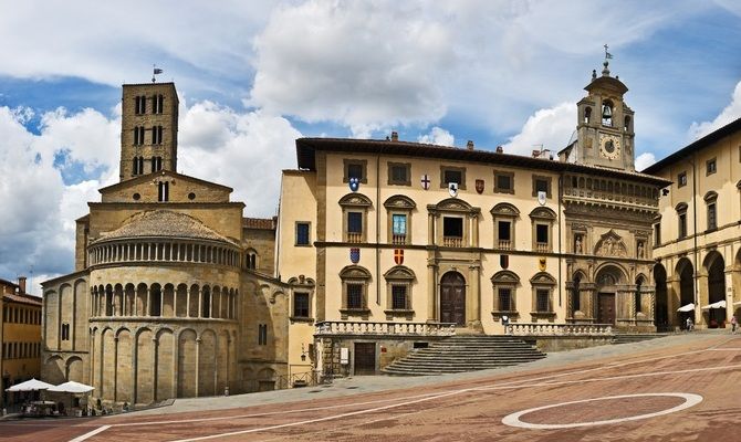 Piazza Grande quadrata ad Arezzo