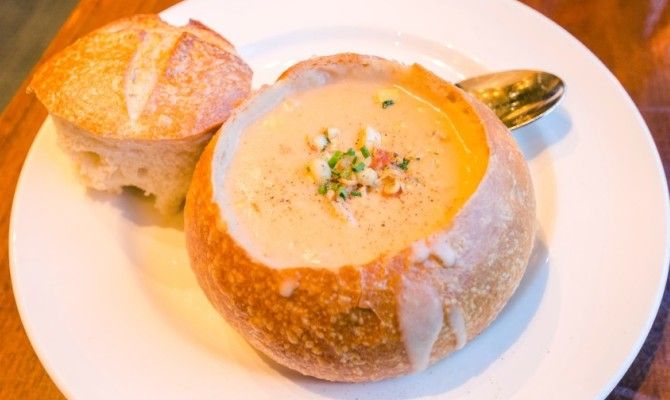 zuppa di pesce dentro il pane, piatto tipico San Francisco