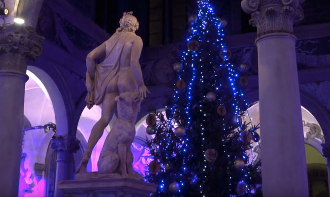 Albero Di Natale Youtube.Video Accesi Gli Alberi Di Natale A Firenze Ed E Magia