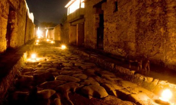 Pompei al chiaro di luna