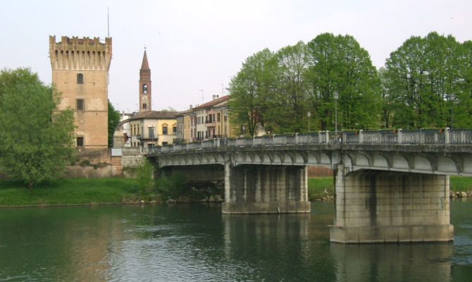 pizzighettone lombardia torre fiume ponte borgo