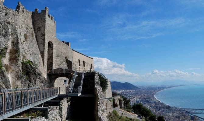 Veduta di una parte del Castello Arechi