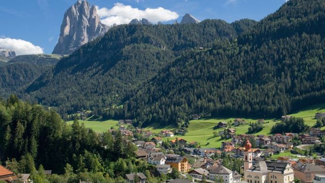 bambole di legno Val Gardena foto