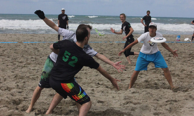 Ultimate e beach frisbee