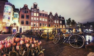 Amsterdam, un'esplosione di luci e colori