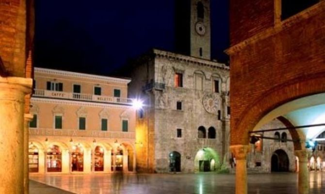 ascoli piceno piazza del popolo