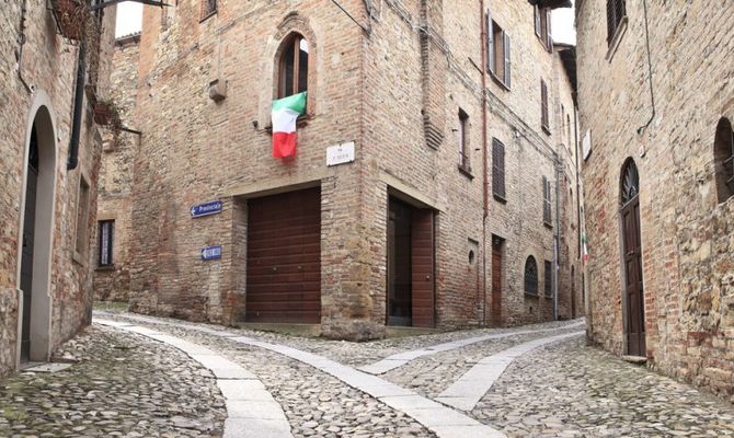 La via Emilia ospita Crossroad