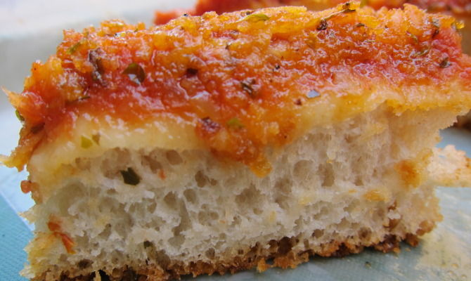 sfincione focaccia pizza pane pomodoro