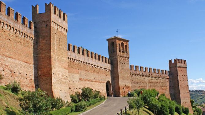 mura del castello di gradara