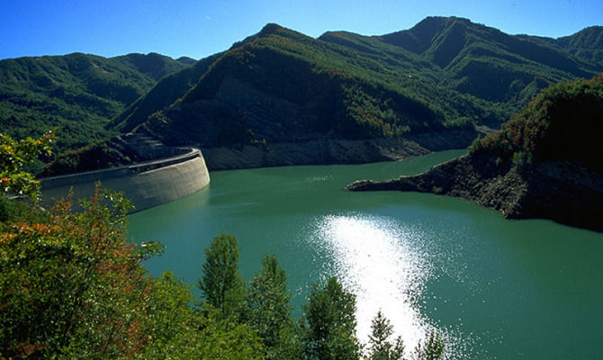 foreste lago diga ridracoli montagna bosco 