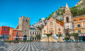 Sicilia, le atmosfere frizzanti di Taormina