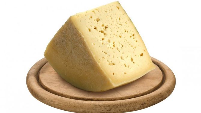 Formaggio Montasio dop foto