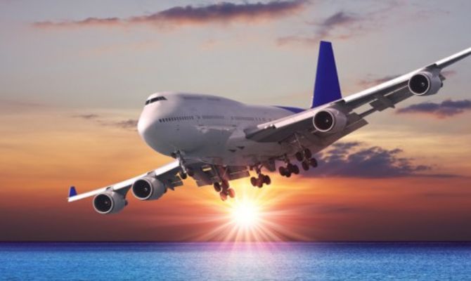 Aereo al tramonto