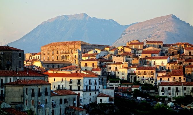 aiuta calabria borghi