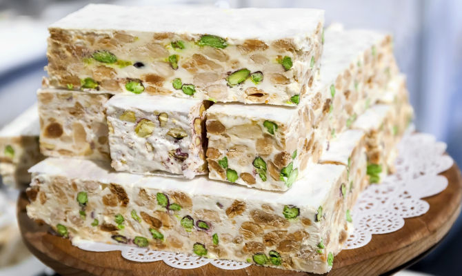 torrone mandorle pistacchi dolce 