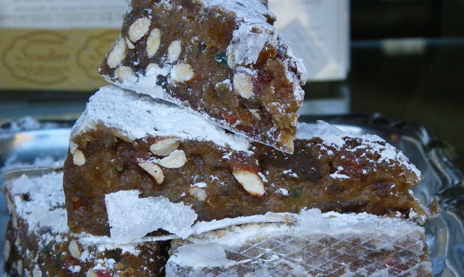 pane speziato dolce tipico di Siena