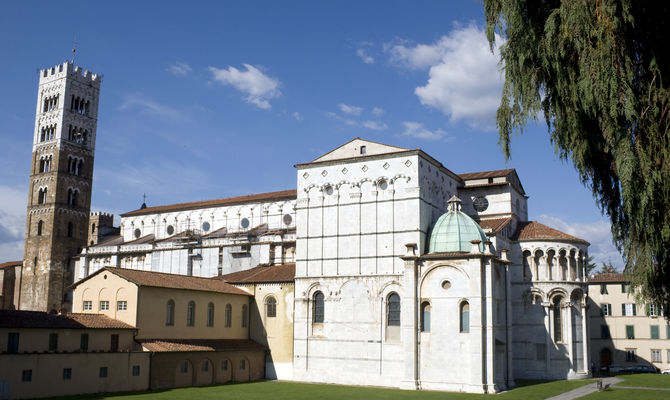 Vista laterale della Cattedrale di Lucca | Foto: baldovina