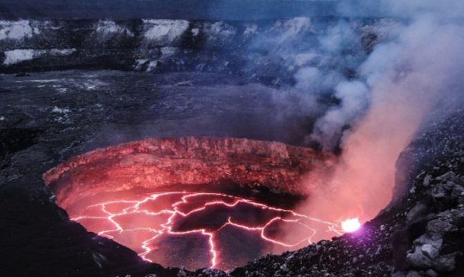 Cratere vulcano lava magma