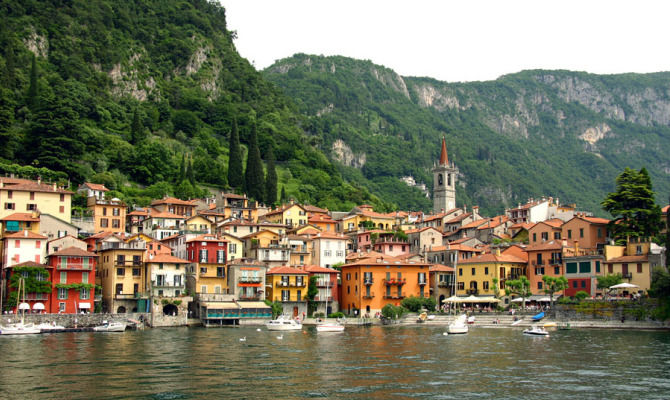 varenna lago di como italia riva lombardia