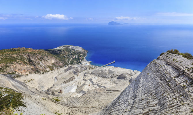 lipari sicilia italia cave pomice dune bianco mare eolie