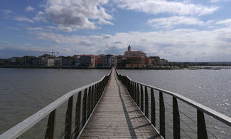 Ponte pedonale sul Lago di Lesina