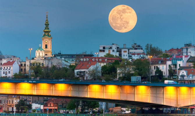 Luna piena su Belgrado