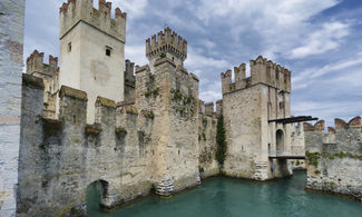 Castello Scaligero: la rocca nel Lago di Garda