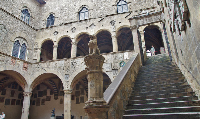 Firenze, Palazzo del Capitano del Popolo o del Bargello (cortile).