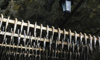 pesce essiccato italia lago d'Iseo travi legno