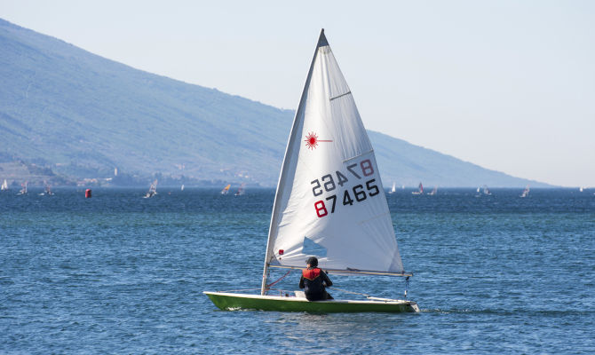 A scuola di vela sul Lago di Garda