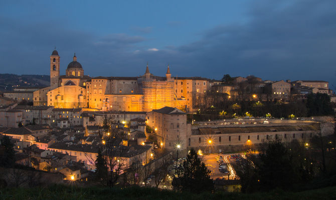 Panorama di Urbino di sera