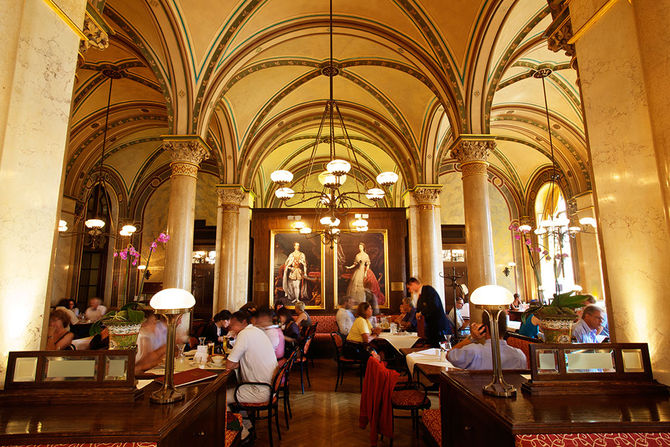 7 Café Central