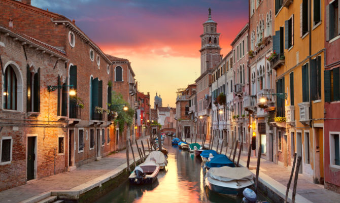Scorcio di Venezia con canale<br>