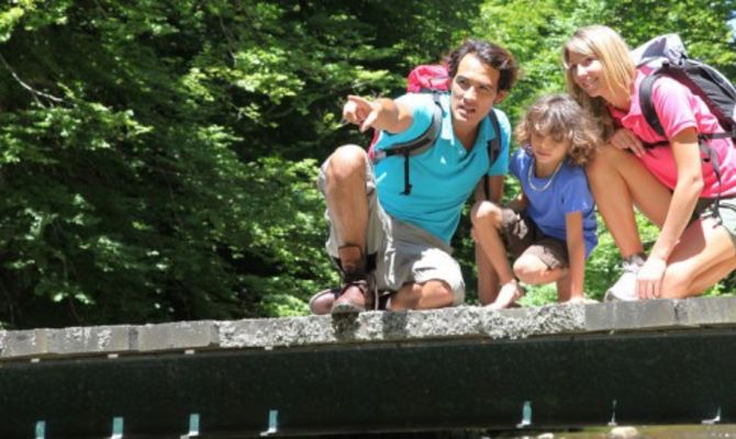 Famiglia in montagna