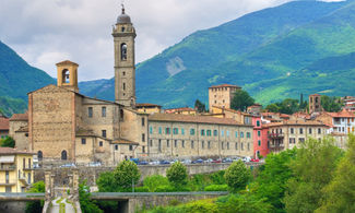 Bobbio oltre il Ponte del Diavolo