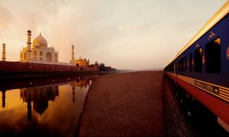 Treno MaharajasÂ’ Express e Taj Mahal