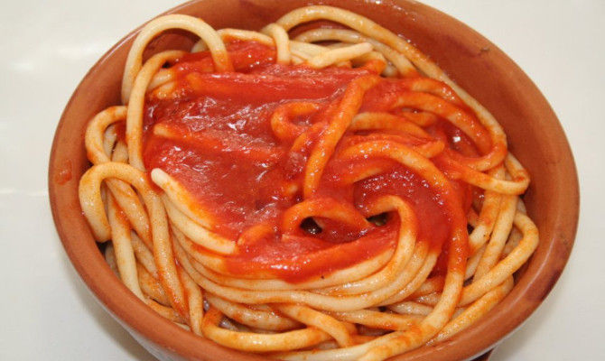 fusilli felitto tegame terracotto sugo pomodoro pasta