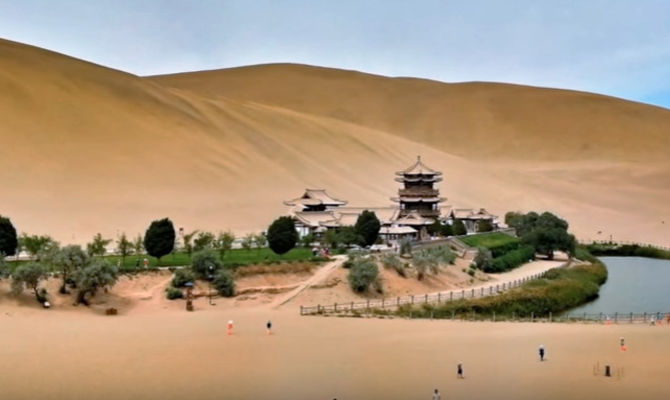  Crescent Lake, Dunhuang