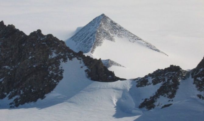 Piramide di ghiaccio in Antartide