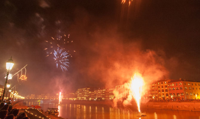 Pisa, momento dei fuochi della Luminara