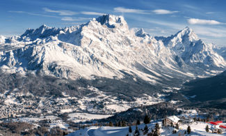 Cortina, le vacanze (esclusive) con gli sci ai piedi